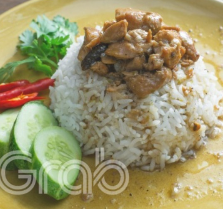 ข้าวกระเทียมเนื้อ